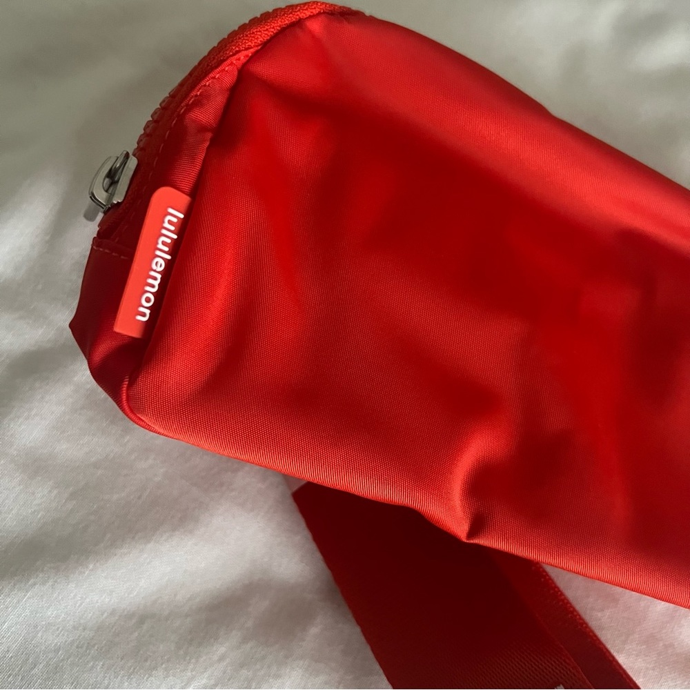 đ Lululemon Everywhere Belt Bag EBB - Solar Orange - Picture 4 of 6
